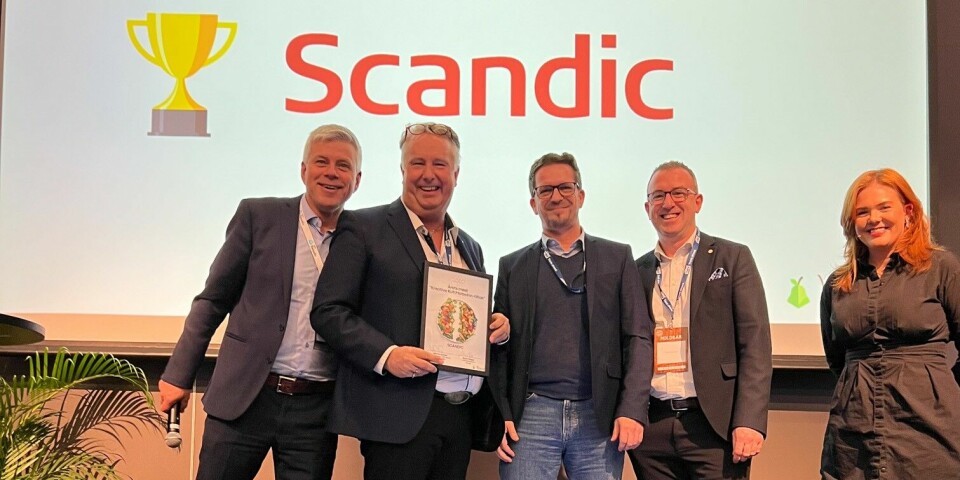 Hedret: F&B Manager Dag Finn Johansen i Scandic Norge med beviset på at Scandic vant 'Årets mest kreative KuttMatsvinn-tiltak'.
