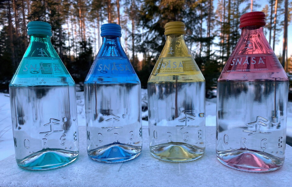Du får Snåsavann på eksklusive glassflasker (bildet) og på plastflasker.
