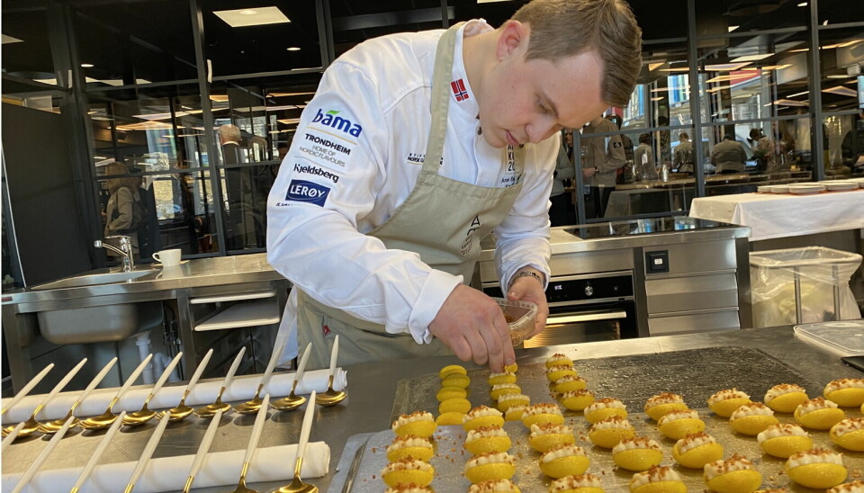 Aron Espeland er den eneste av de fem kandidatene som ikke har deltatt i Årets kokk tidligere.