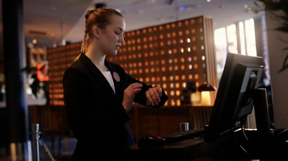 Turnpike og Samsung digitaliserer hotell-ansatte for mer effektiv drift. Clarion Hotel Sign i Stockholm bruker Samsungs klokke, Galaxy Watch4, for raskere å få ut informasjon til sine medarbeidere.
