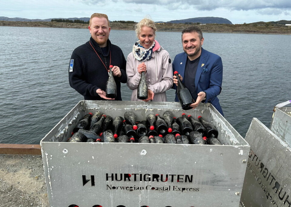 Fra venstre André Pettersen (sjef for Hotel Operations i Hurtigruten Norge), administrerende direktør i Hurtigruten Norge, Hedda Felin, og Tani Gurra, som er hovedansvarlig for drikke («Front of House & Beverage Director») på Hurtigruten.