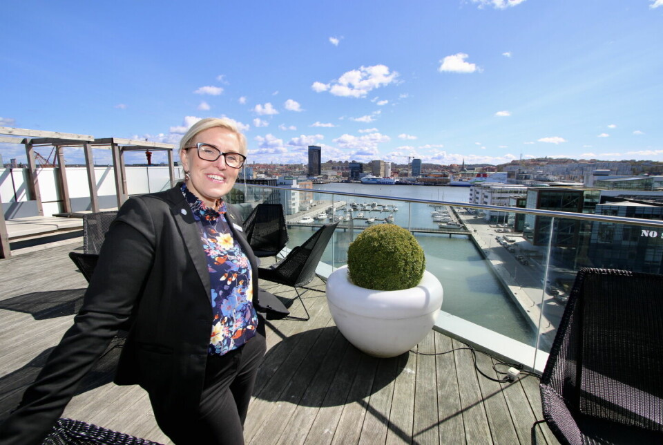 Salgsdirektør Anette Sundt kan byr på en storslått utsikt mot Göteborg sentrum, fra den fine takterrassen på Radisson Blu Riverside.