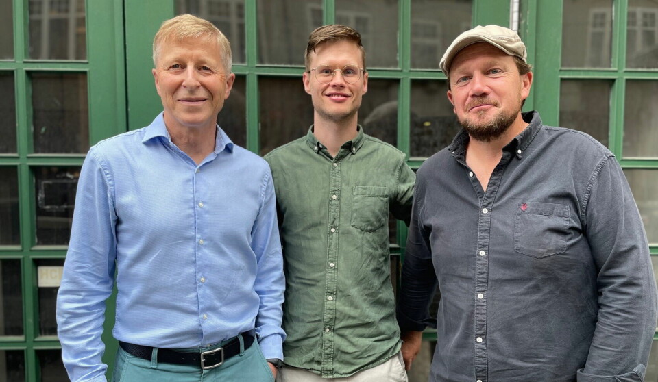 Ny daglig leder for Debio, Johan Henrik Kintzell Frøstrup (midten) sammen med styreleder Per Skorge (venstre) og avtroppende daglig leder Ole Petter F. Bernhus (høyre).