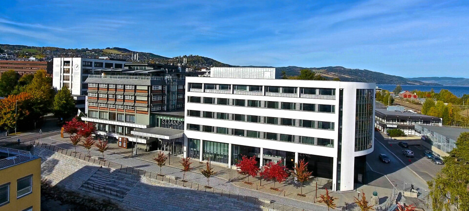 Dronefoto av fasade Quality Hotel Strand, Gjøvik.