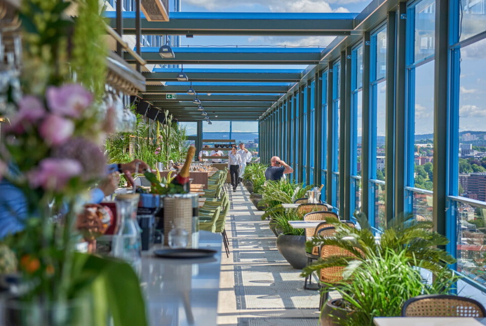 Skandinavias høyeste takterrasse, «The Top Terrace», har åpnet på toppen av Radisson Blu Plaza Hotel i Oslo.