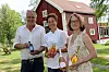 Jan Erik Finne og Lisbeth Schineller (til høyre) driver Welldrinks.no, som selger alkoholfrie produkter til serveringsmarkedet. De har base på Opaker Gård, der Kjersti Rinde Omsted (midten) er daglig leder.