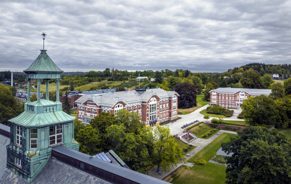Tårnbygningen (nærmest) på Norges miljø- og biovitenskapelige universitet i Ås kan bli hotell.