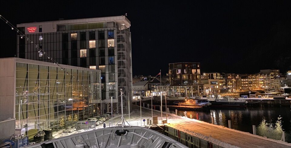 Fjorårsvinner Thon Hotel Lofoten, her fotografert fra Hurtigruten, er selvfølgelig blant semifinalistene i 2024 også. Seier til Thon Hotel Lofoten, her fotografert fra Hurtigruten.