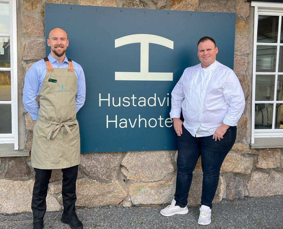 Hustadvika Gjestegård har blitt til Hustadvika Havhotell. Ny hotelldirektør er Henrik Kavli (til venstre), mens Henrik Siversson er mat- og drikkeansvarlig.
