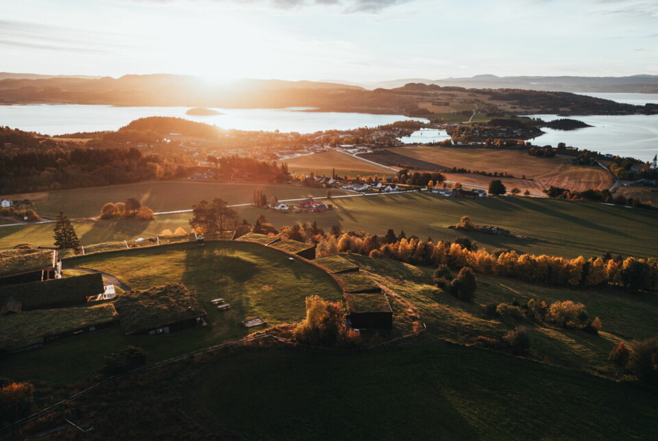 Øyna kulturlandskapshotell ligger sør på Inderøy, i nærheten av Straumen.
