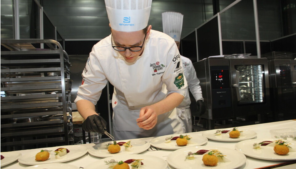 Nils Flatmark i aksjon i Årets grønne kokk 2023. I 2025-utgaven er han hoveddommer. Nils Flatmark i aksjon i Årets grønne kokk 2023.