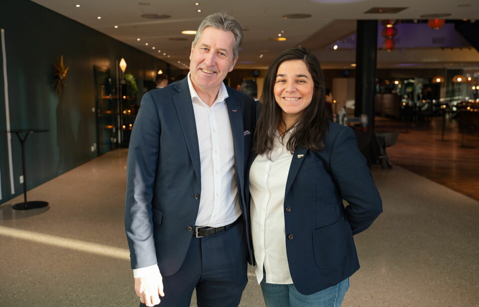 Administrerende direktør for Scandic Hotels, Asle Prestegaard, sammen med idrettspresident Zaineb Al-Samarai.