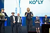 Kommersiell direktør for Kolly, Pia Almvang, holder takketale, med Andreas Jenssen Berg (KAM), Kjetil Gundersen (Sortiment og innkjøpssjef Kolly), Kjetil Sverresen (leder sortiment og innkjøp, Kolly) og Cecilie Jørve (Sortiment og innkjøpssjef Kolly) og Tor Tennvassås (administrerende direktør, Gress) i bakgrunnen